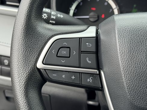 Used 2023 Toyota Highlander L image 29