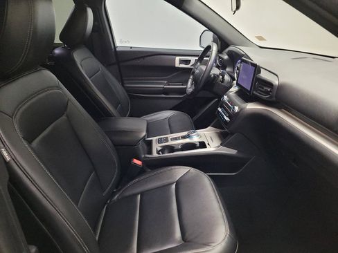 Used 2020 Ford Explorer XLT w/ Equipment Group 202A image 21