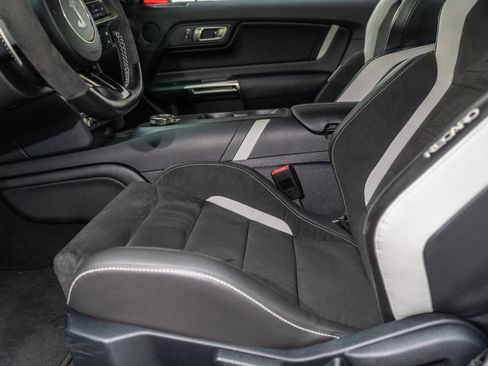 Used 2022 Ford Mustang Shelby GT500 w/ Carbon Fiber Track Pack image 34