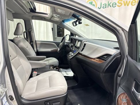 Used 2015 Toyota Sienna Limited Premium AWD/4WD image 36