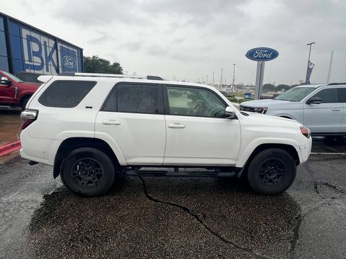 Used 2020 Toyota 4Runner SR5 Premium RWD image 4