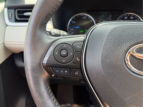Used 2021 Toyota RAV4 XLE Premium AWD/4WD image 25