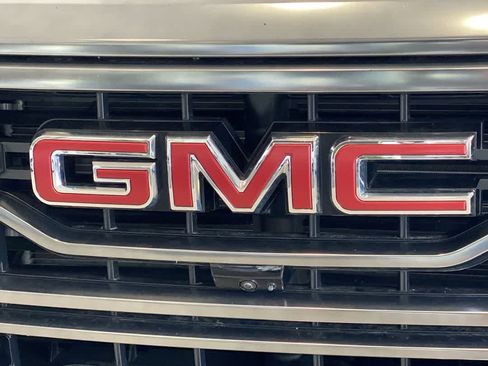 Used 2024 GMC Sierra 1500 AT4 w/ Technology Package AWD/4WD image 10