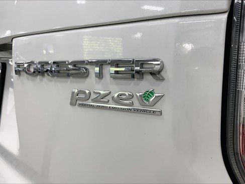 Used 2016 Subaru Forester 2.5i Limited AWD/4WD image 10