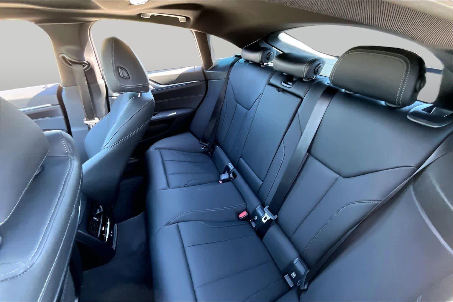 Used 2024 BMW i4 eDrive35 w/ Premium Package RWD image 19