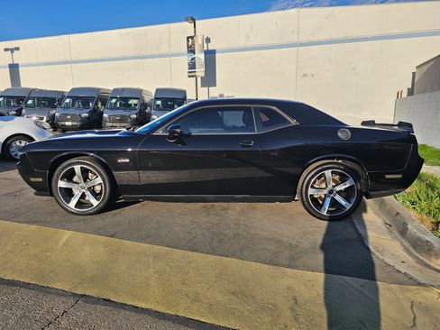 Used 2014 Dodge Challenger SXT RWD image 8