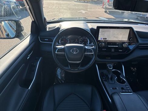 Used 2023 Toyota Highlander XSE image 14