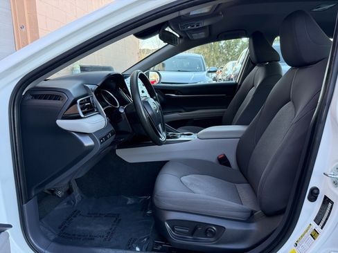 Used 2022 Toyota Camry LE image 12