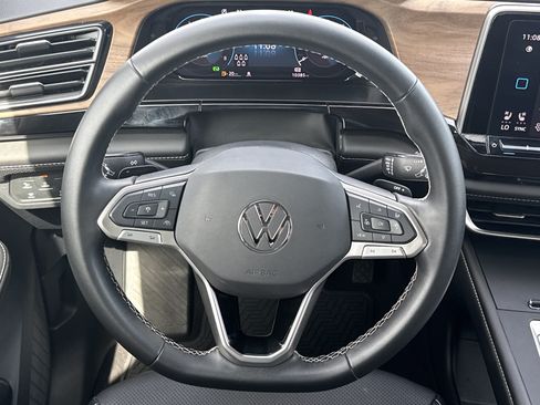 Used 2026 Volkswagen Atlas SE FWD image 25
