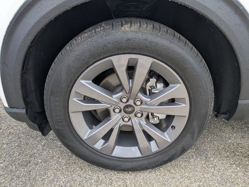 Used 2023 Ford Explorer XLT w/ Equipment Group 202A RWD image 11