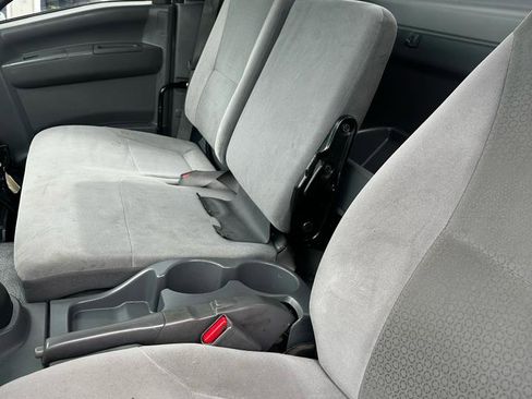 Used 2019 Isuzu NPR RWD image 11