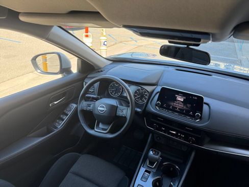 Used 2025 Nissan Rogue SV FWD image 31