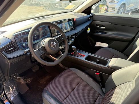 New 2026 Nissan Kicks SR w/ Cold Weather Package image 7