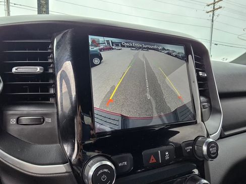 Used 2024 RAM 2500 Big Horn w/ Sport Appearance Package image 17