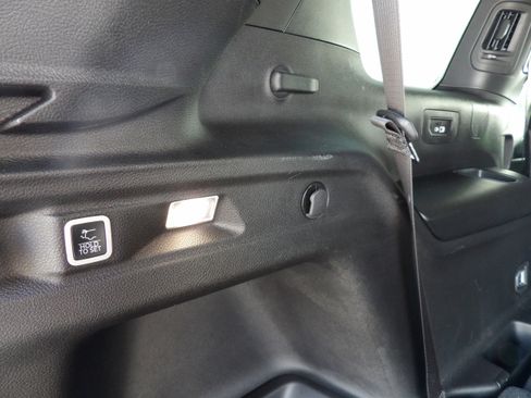 Used 2025 Jeep Grand Cherokee L Laredo image 11