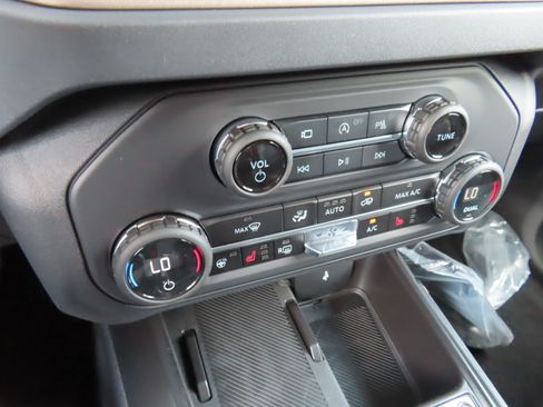 New 2026 Ford Bronco Outer Banks AWD/4WD image 14