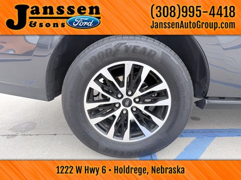 Used 2025 Ford Expedition Platinum AWD/4WD image 34