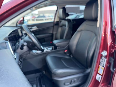 Used 2025 Kia Sportage SX image 12