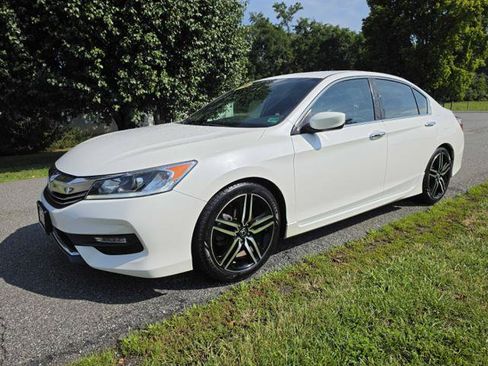 Used 2016 Honda Accord Sport image 2