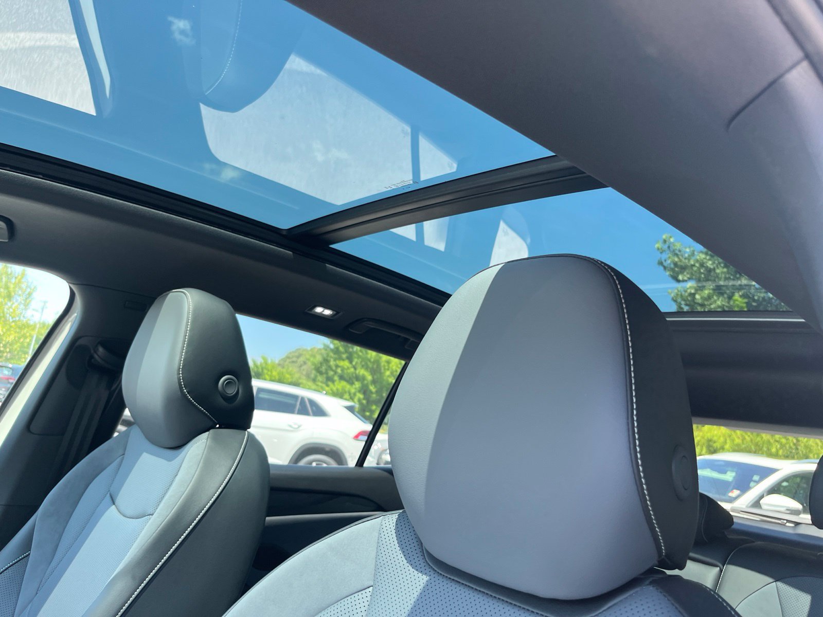 New 2026 Volkswagen Tiguan SE R-Line FWD image 30
