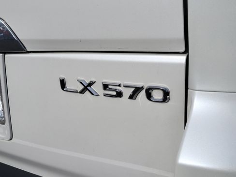 Used 2016 Lexus LX 570 4WD image 14