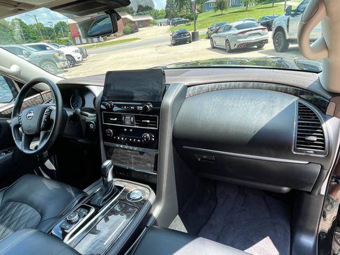 Used 2024 Nissan Armada Platinum w/ Captain's Chairs Package RWD image 9