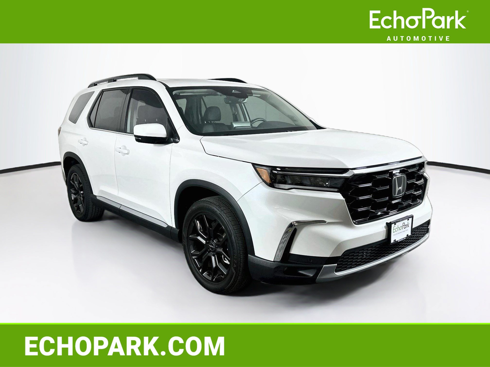 Used 2025 Honda Pilot Touring image 1