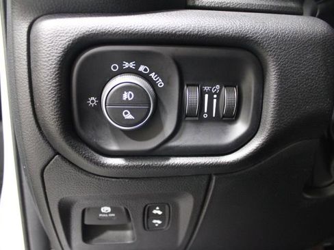 Used 2025 RAM 1500 Big Horn AWD/4WD image 40