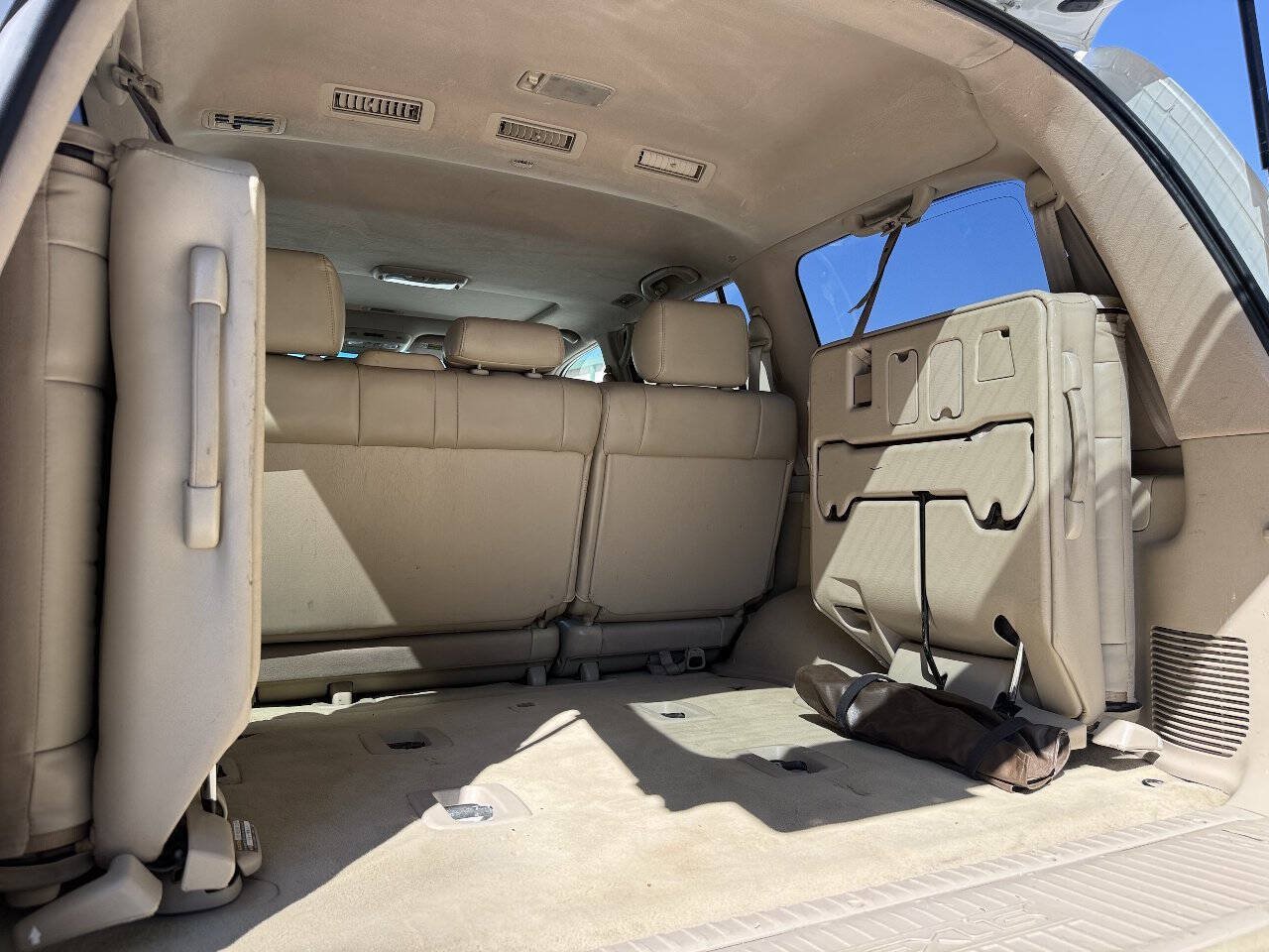 Used 2005 Lexus LX 470 4WD w/ Preferred Accessory Pkg image 71