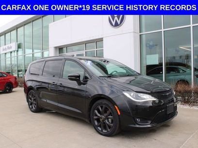 Used 2018 Chrysler Pacifica Limited w/ Advanced Safetytec Group