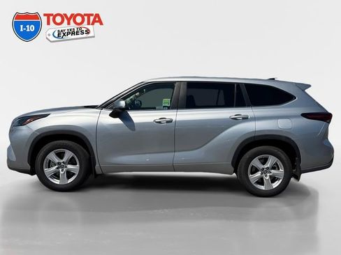 Certified 2024 Toyota Highlander LE AWD/4WD image 2