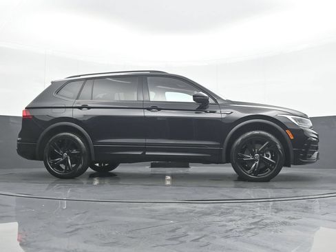 Used 2024 Volkswagen Tiguan SE R-Line AWD/4WD image 31