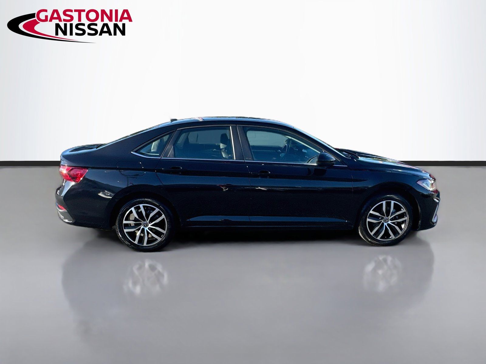 Used 2025 Volkswagen Jetta SE FWD image 10