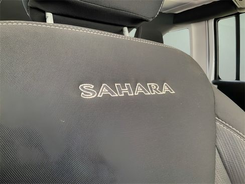 Used 2016 Jeep Wrangler Unlimited Sahara w/ Connectivity Group image 29