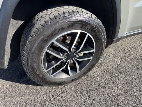 Used 2021 Jeep Grand Cherokee Trailhawk image 11