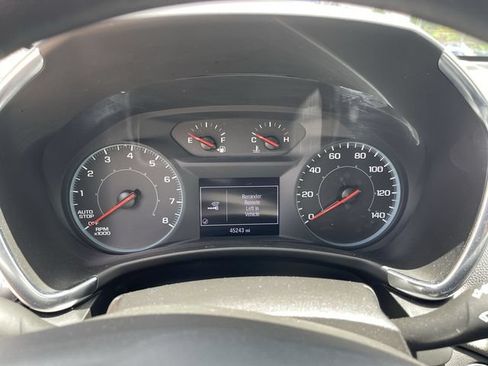 Used 2022 Chevrolet Equinox LS FWD image 2