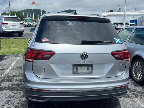 Used 2024 Volkswagen Tiguan SE w/ Panoramic Sunroof Package AWD/4WD image 3
