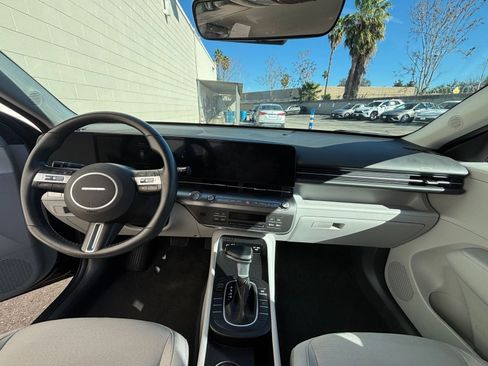Used 2025 Hyundai Kona SEL image 33