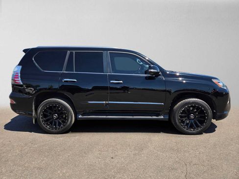 Used 2017 Lexus GX 460 Premium w/ Premium Package AWD/4WD image 2