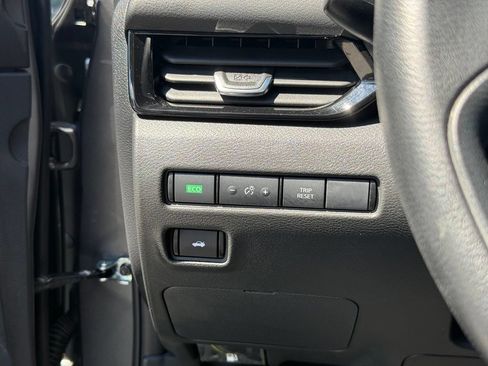 Used 2025 Nissan Sentra SV FWD image 15
