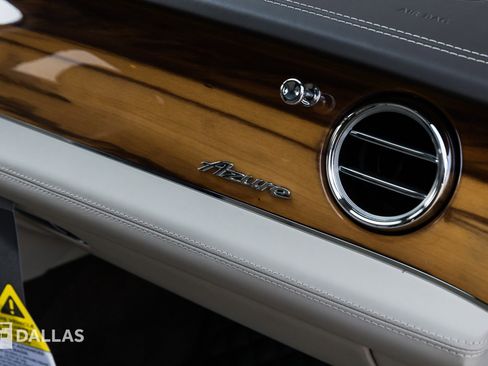 Used 2024 Bentley Bentayga Azure image 40