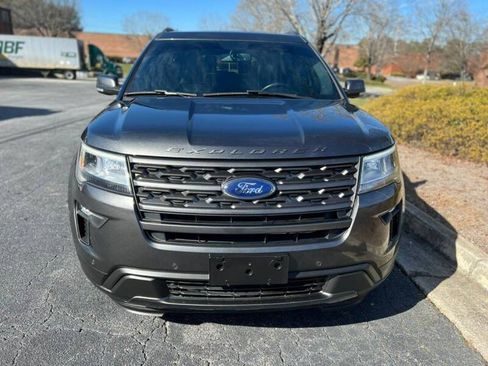 Used 2018 Ford Explorer XLT w/ Equipment Group 202A FWD image 3