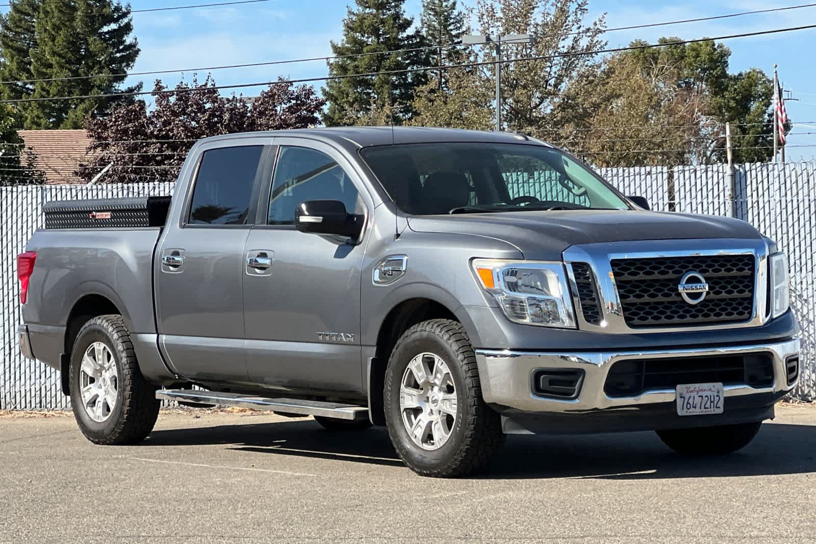 Used 2017 Nissan Titan SV AWD/4WD image 7