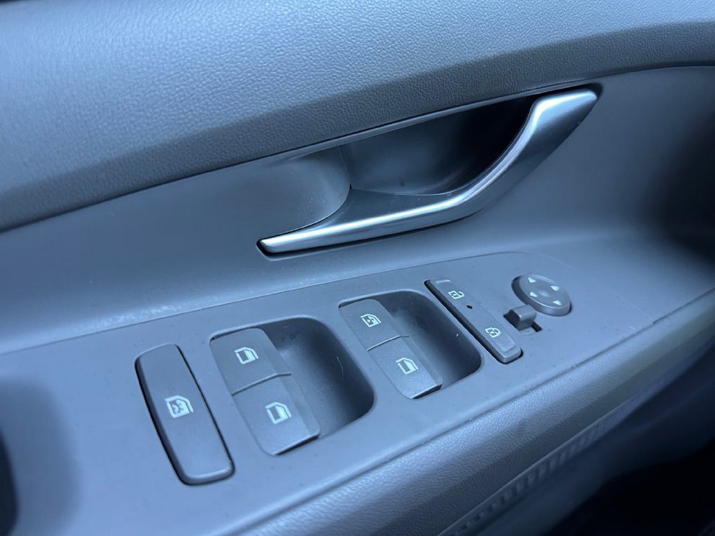 Used 2024 Hyundai Elantra SEL FWD image 10