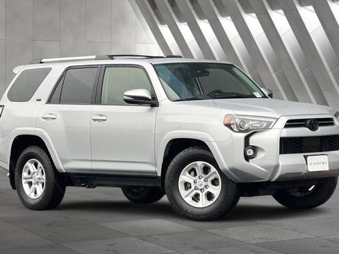 Used 2022 Toyota 4Runner SR5 Premium image 2
