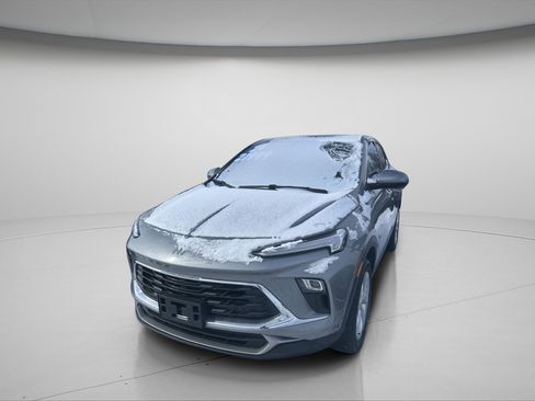 Used 2024 Buick Encore GX Preferred image 3