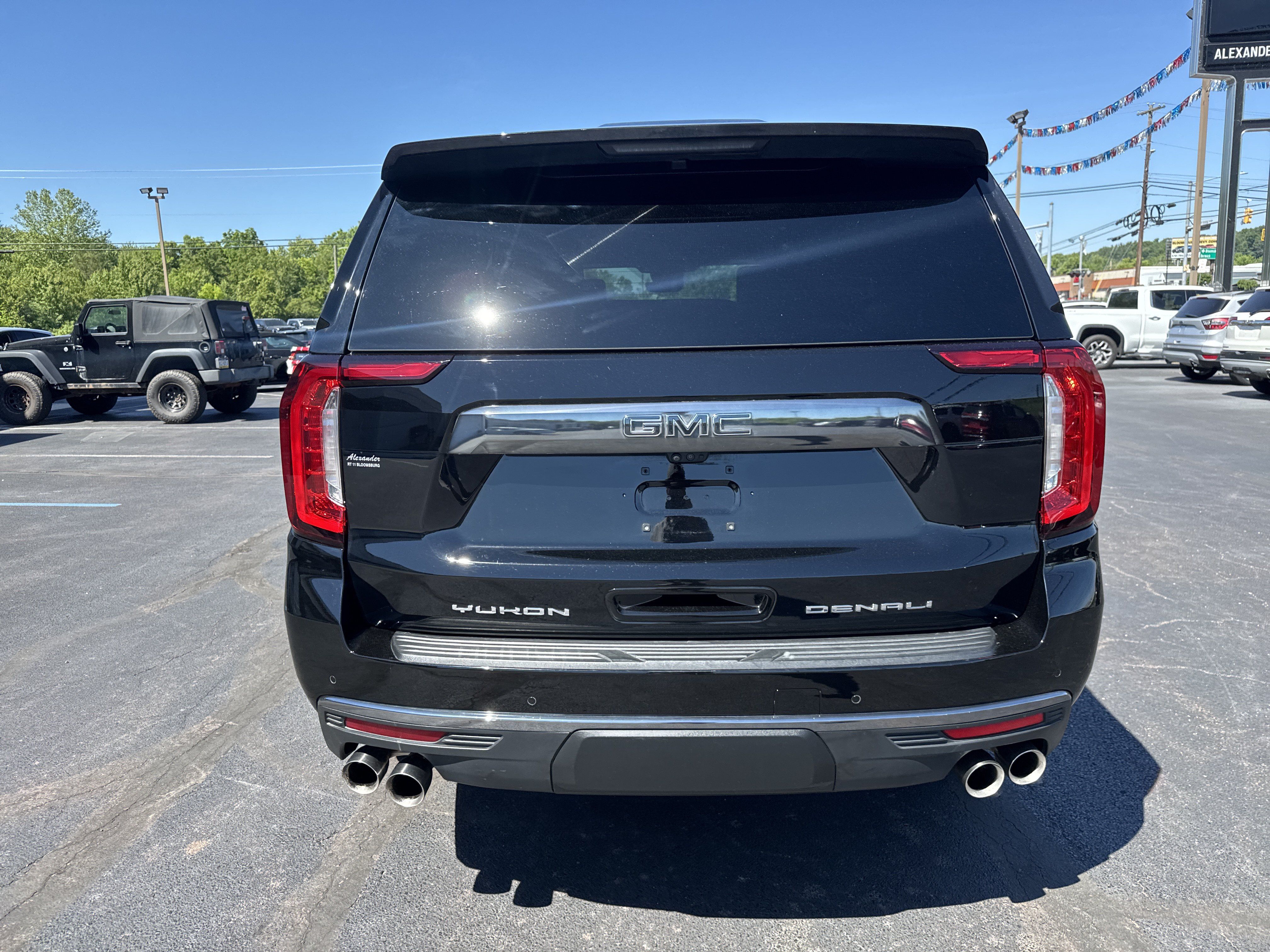 Used 2023 GMC Yukon Denali Ultimate AWD/4WD image 4