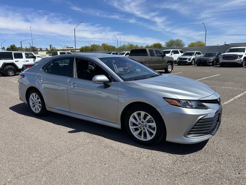 Used 2024 Toyota Camry LE image 6