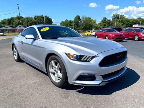 Used 2017 Ford Mustang Coupe image 3