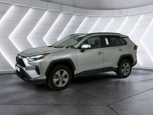 Used 2024 Toyota RAV4 XLE FWD image 3